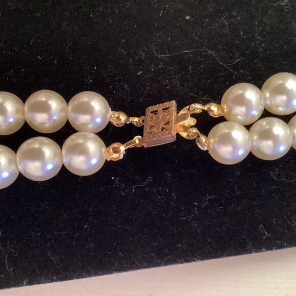 Double Strand of Faux White Pearls Approx. 9 mm - Picture 6 of 6